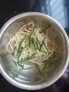 Make The green bean sprouts step 2