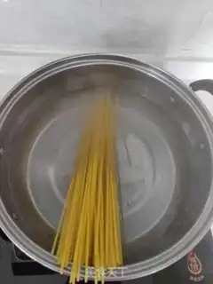 Make Eat the sea cucumber noodles step 1