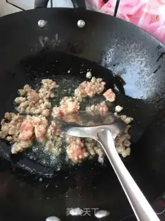 Make Meat sauce noodles step 1