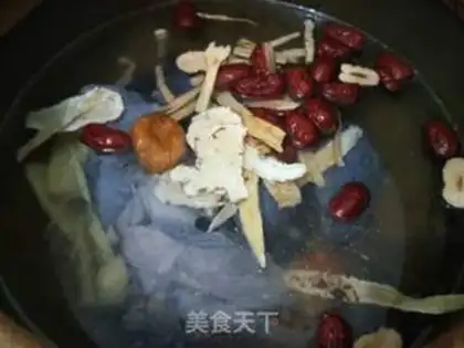 Make Breathy double chicken soup step 1