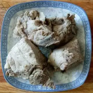 Make Big bone stew step 1