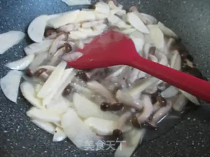 Make Crab mushrooms fried white step 4