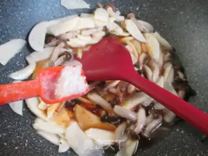 Make Crab mushrooms fried white step 7