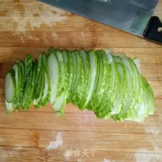 Make cucumber eggcake step 0