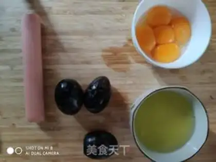 Make Net red, three-coloured eggs step 1