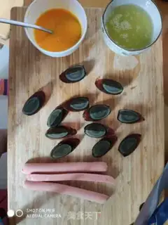 Make Net red, three-coloured eggs step 2