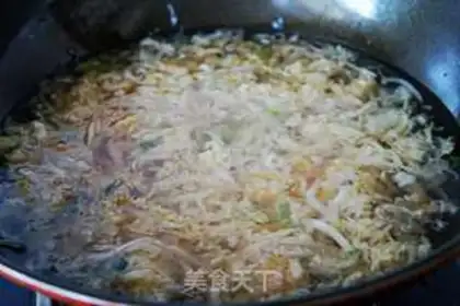 Make Northeast sour pork stew step 4