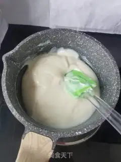 Make Black pearl milk capped mashed cake step 1