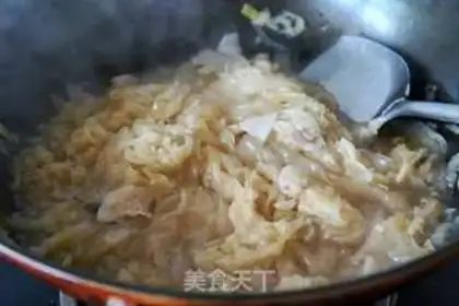 Make Northeast sour pork stew step 7