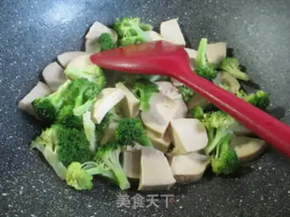 Make The broccoli fried the chicken step 3