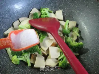 Make The broccoli fried the chicken step 5