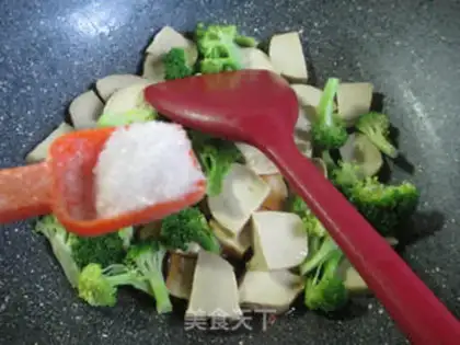Make The broccoli fried the chicken step 6