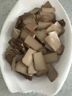Make Scrambled eggs step 1
