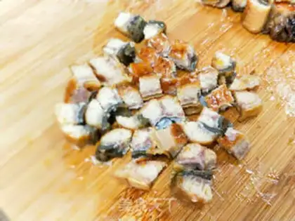 Make Eels cucumber roll step 3