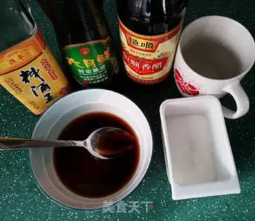 Make Garlic greasy shrimp step 1