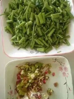 Make Hot peppers and cabbage step 1
