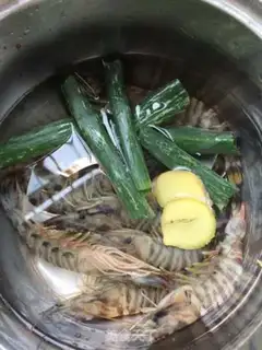 Make Salt-water-based shrimp step 1