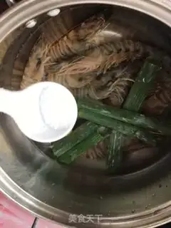 Make Salt-water-based shrimp step 2