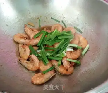 Make Garlic greasy shrimp step 7