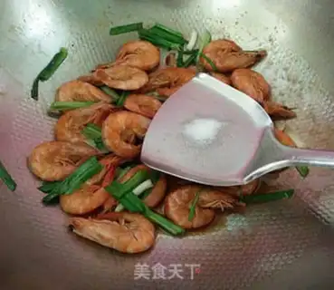 Make Garlic greasy shrimp step 8