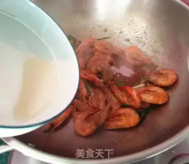 Make Garlic greasy shrimp step 9