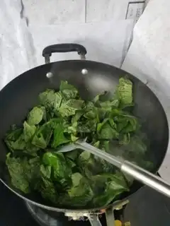 Make Clear the red potato leaves step 1