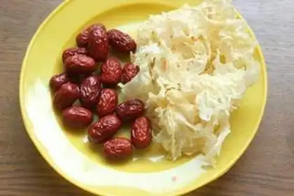 Make The silver spoon of red dates step 0