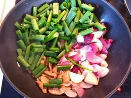 Make Onion fried lamb step 5