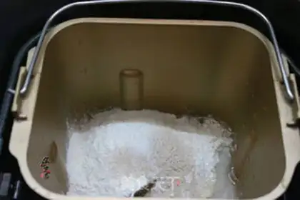 Make Seafood salami to the grand pizza step 1