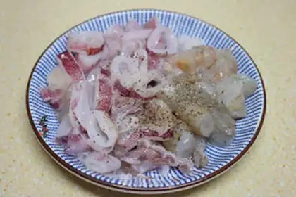 Make Seafood salami to the grand pizza step 3