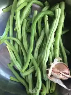 Make Garlic peas step 0