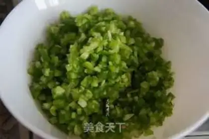 Make Green peppers with salted duck eggs step 3