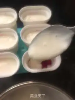 Make Flamingo yogurt step 4