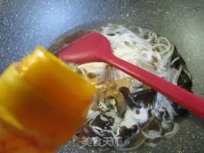 Make The black-mucked ear makes rice powder step 3