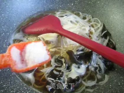 Make The black-mucked ear makes rice powder step 4