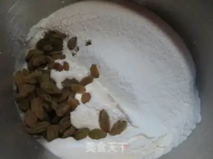 Make raisin cake step 3