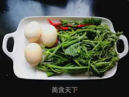 Make Pumpkin vine fried eggs step 0
