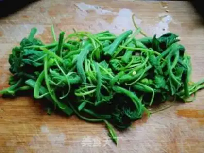 Make Pumpkin vine fried eggs step 2
