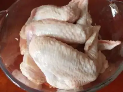 Make Chicken wings with eggplant juice step 0
