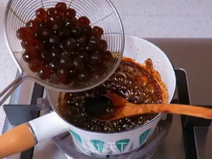 Make Black sugar pearl milk and milk tea step 8