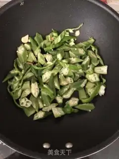 Make Autumn pepper fried eggs step 3