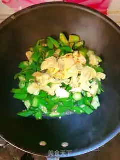 Make Autumn pepper fried eggs step 4