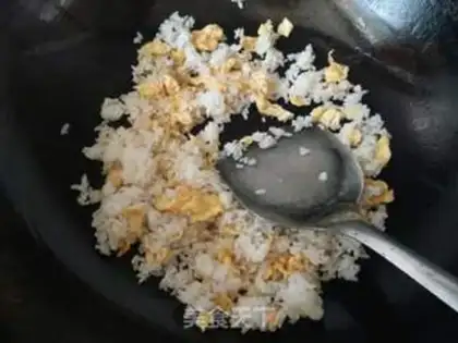 Make Onion egg fried rice step 5
