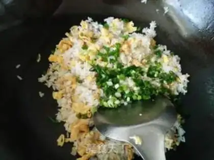Make Onion egg fried rice step 7