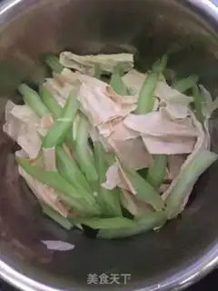 Make The celery celery curry peanuts step 6