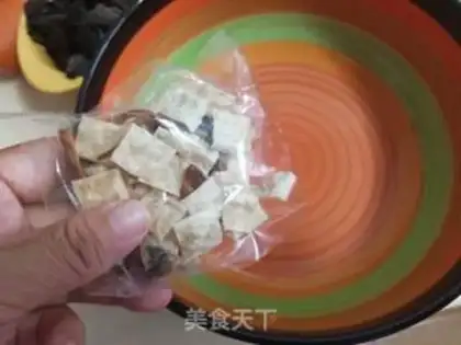 Make Home eats spicy soup step 1