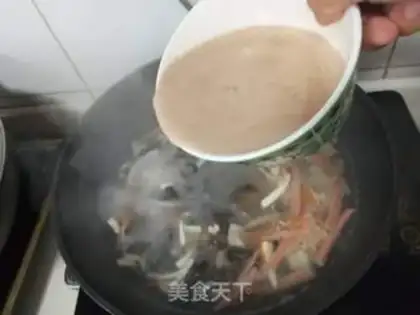 Make Home eats spicy soup step 9