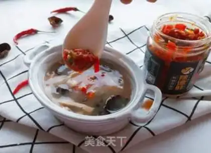 Make Home eats spicy soup step 11
