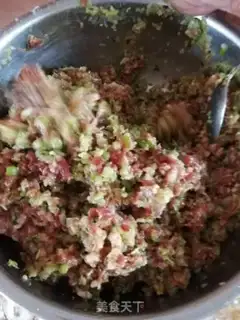 Make Lianqiu eats dumplings and robs them step 2