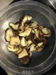 Make A salsa sauce and mushroom chicken step 0